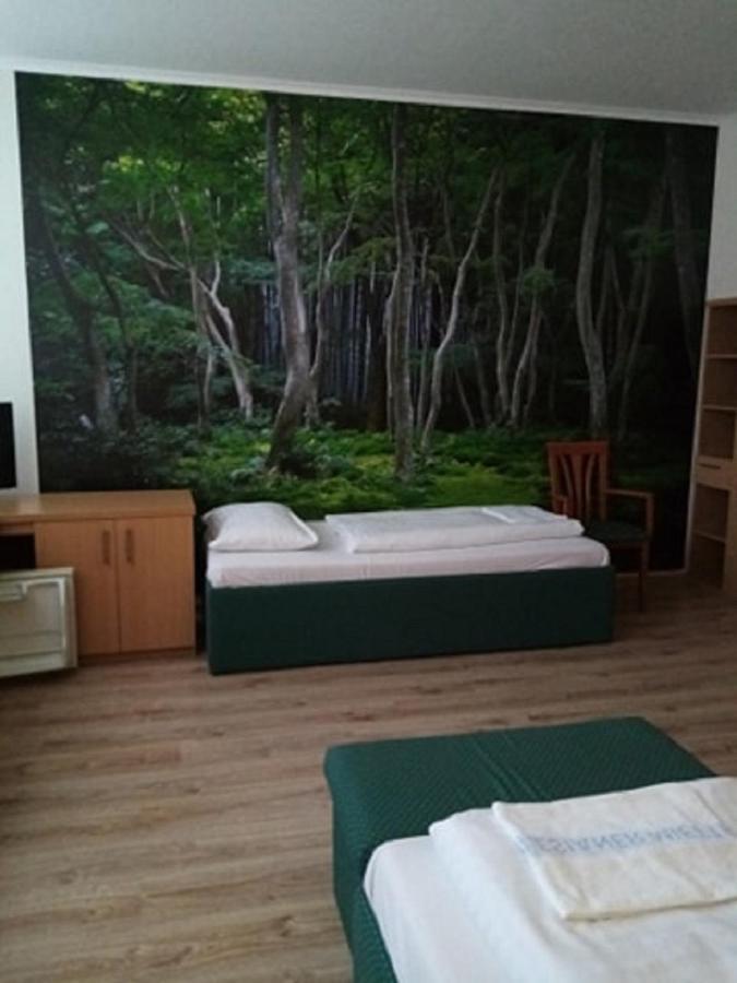Hotel Hubert Nové Zámky Esterno foto