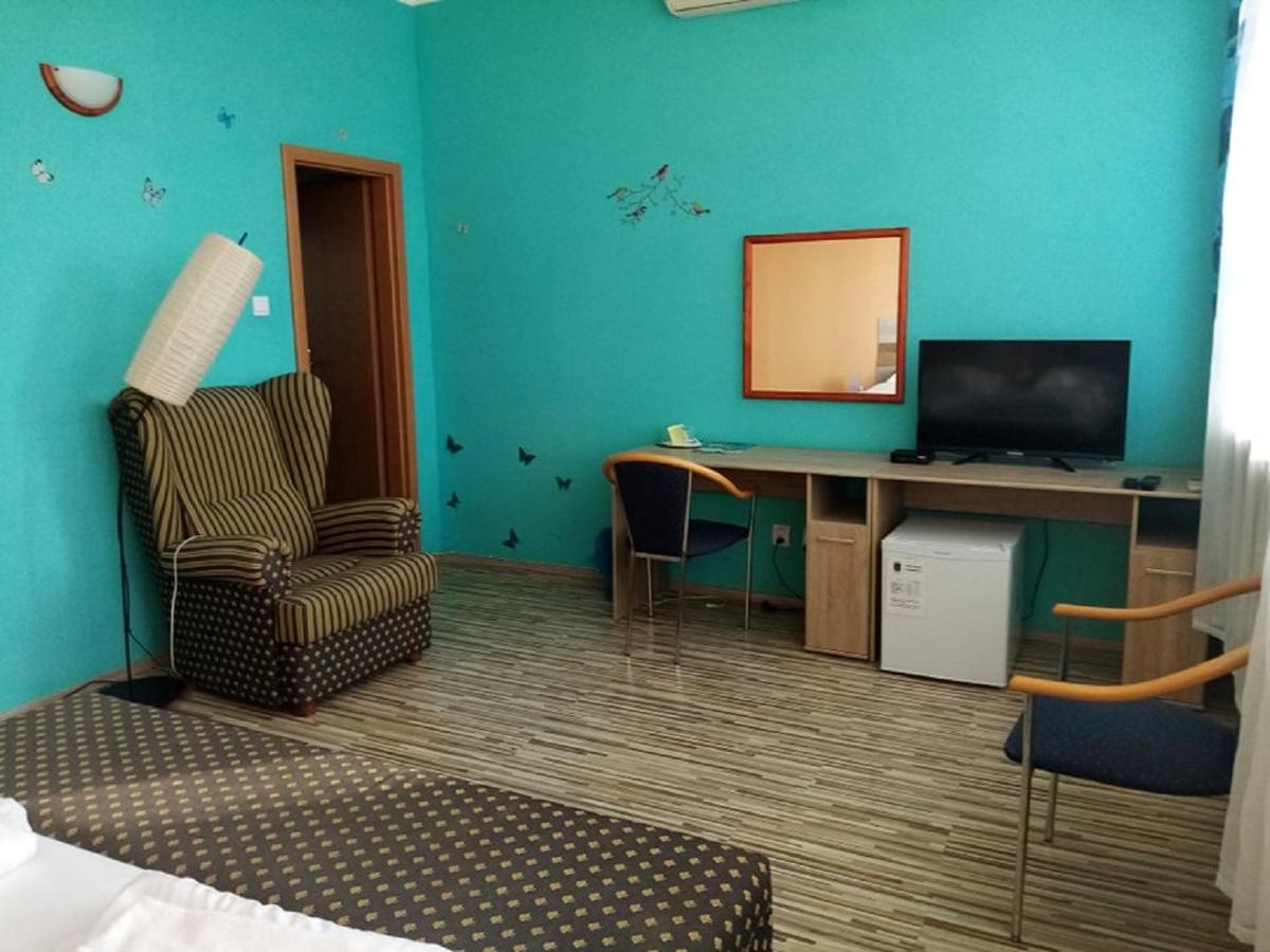 Hotel Hubert Nové Zámky Esterno foto
