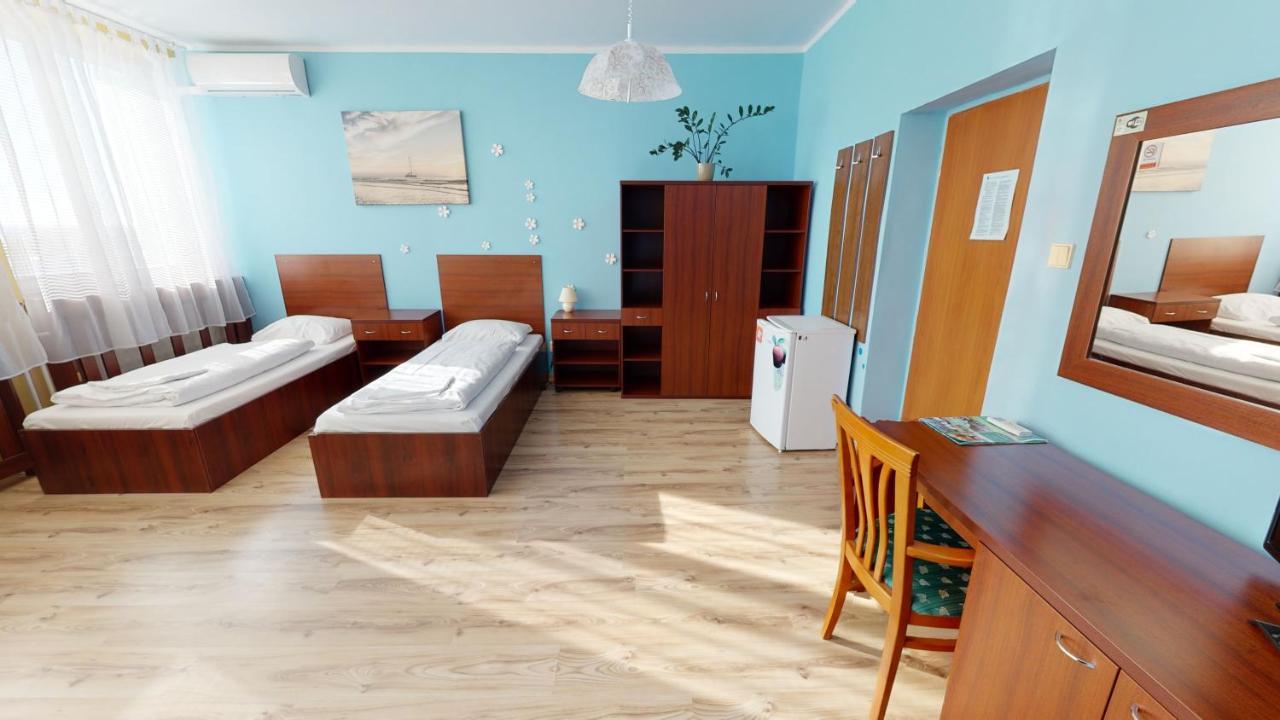 Hotel Hubert Nové Zámky Esterno foto