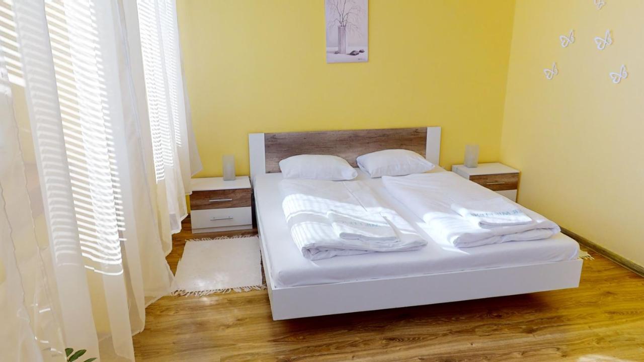 Hotel Hubert Nové Zámky Esterno foto