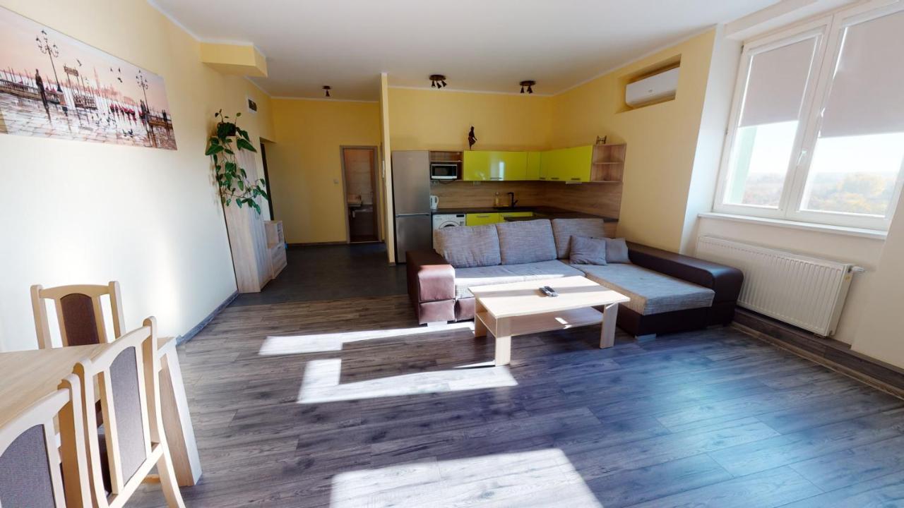 Hotel Hubert Nové Zámky Esterno foto
