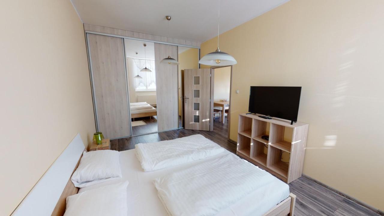 Hotel Hubert Nové Zámky Esterno foto
