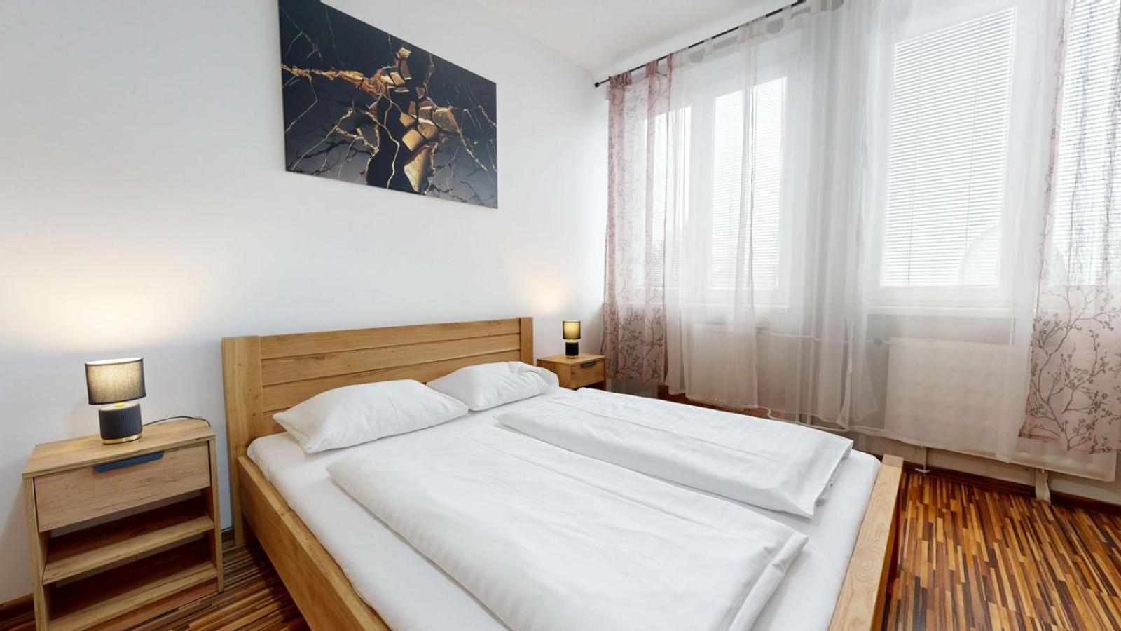 Hotel Hubert Nové Zámky Esterno foto