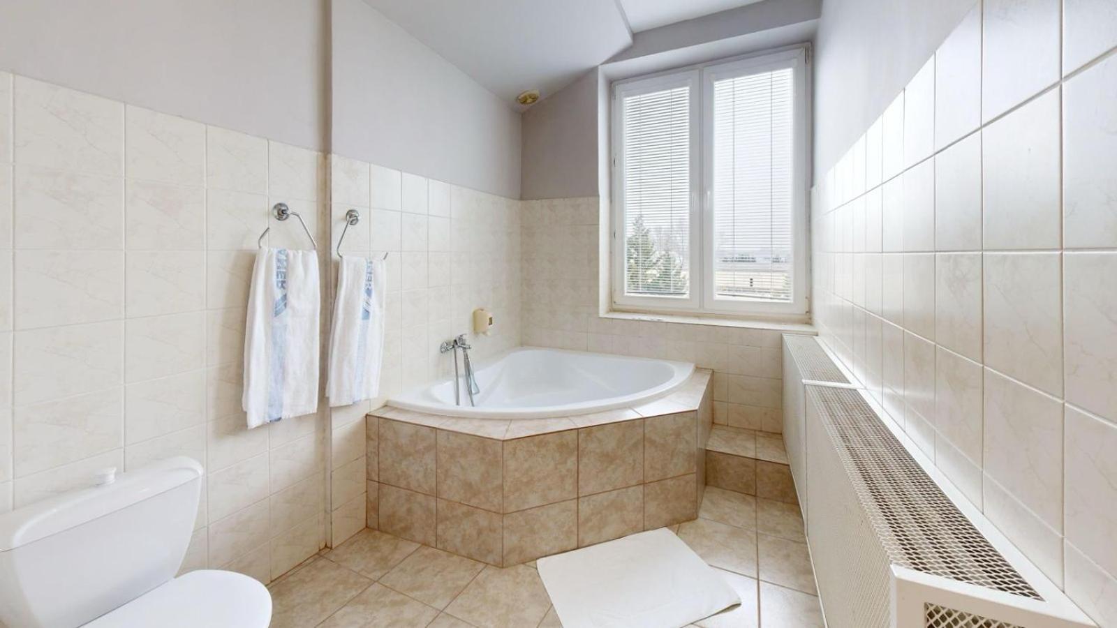 Hotel Hubert Nové Zámky Esterno foto