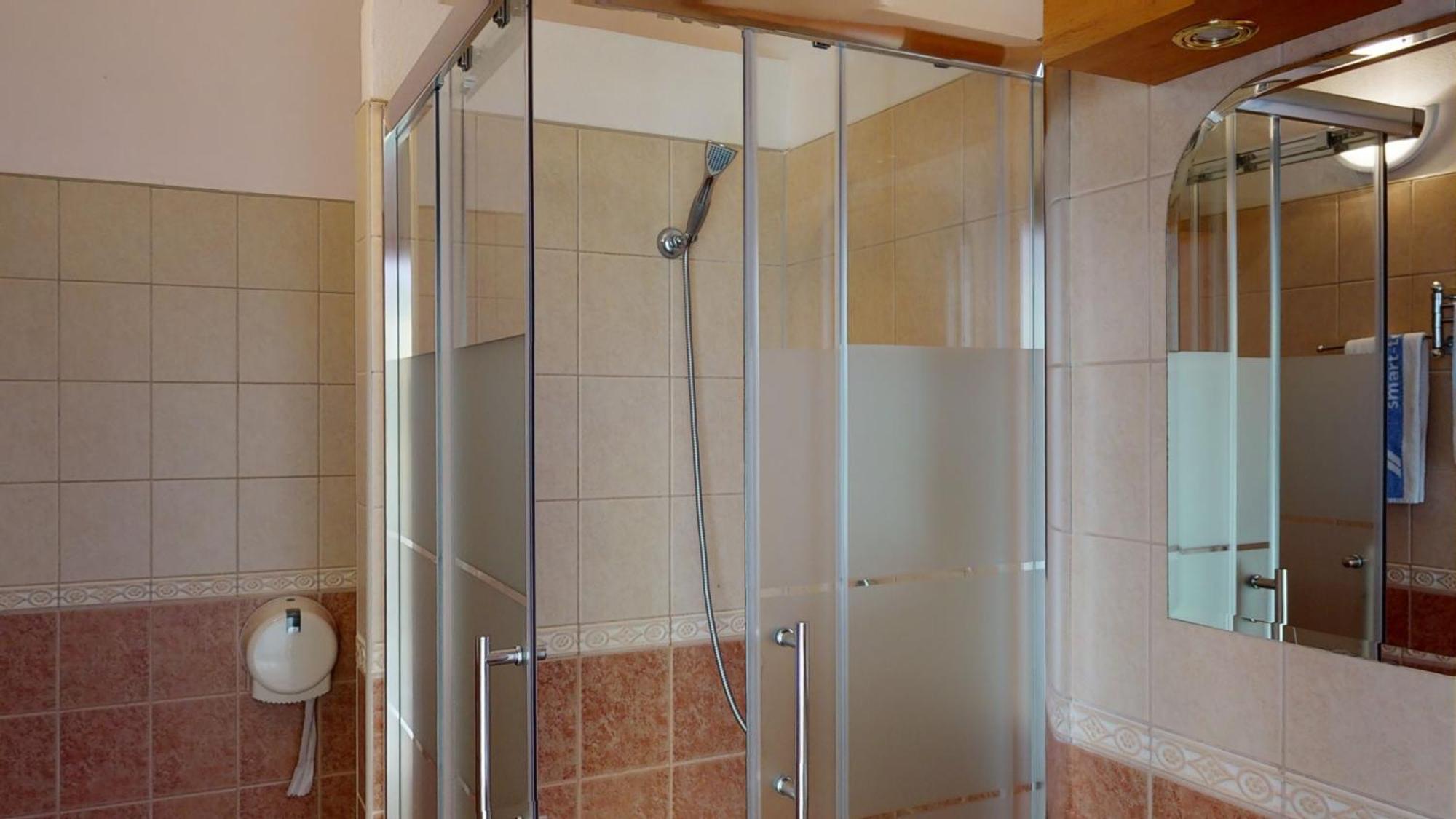 Hotel Hubert Nové Zámky Esterno foto