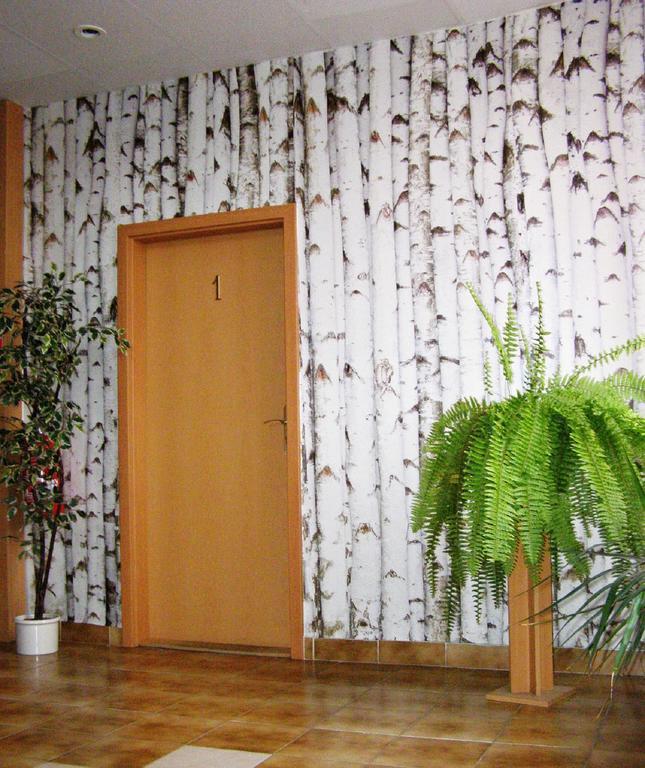 Hotel Hubert Nové Zámky Esterno foto
