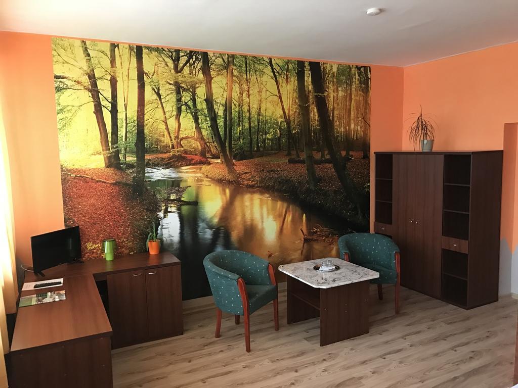 Hotel Hubert Nové Zámky Esterno foto
