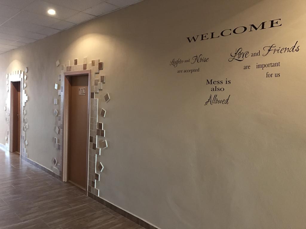 Hotel Hubert Nové Zámky Esterno foto