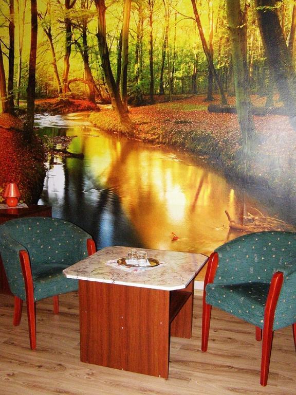 Hotel Hubert Nové Zámky Esterno foto