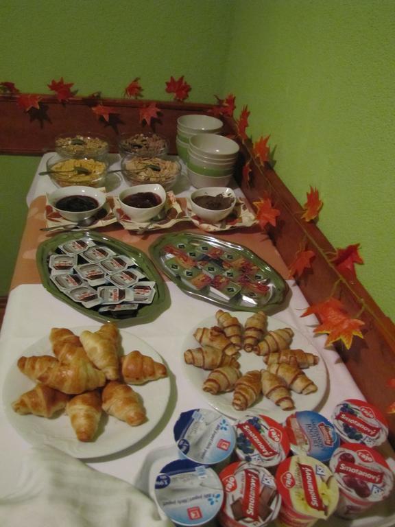 Hotel Hubert Nové Zámky Esterno foto