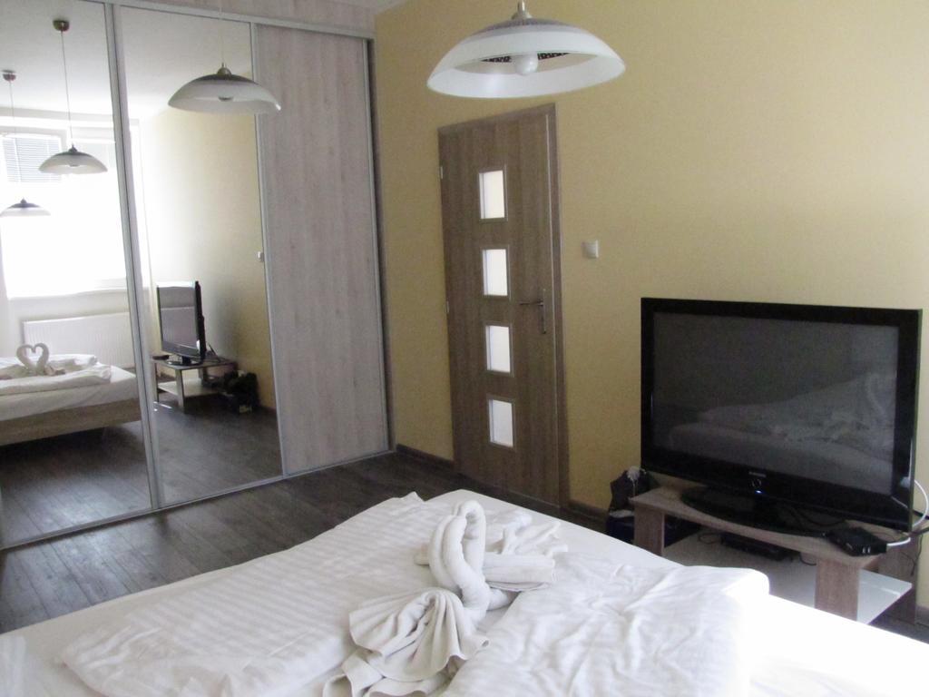 Hotel Hubert Nové Zámky Esterno foto