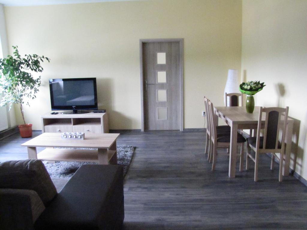 Hotel Hubert Nové Zámky Esterno foto