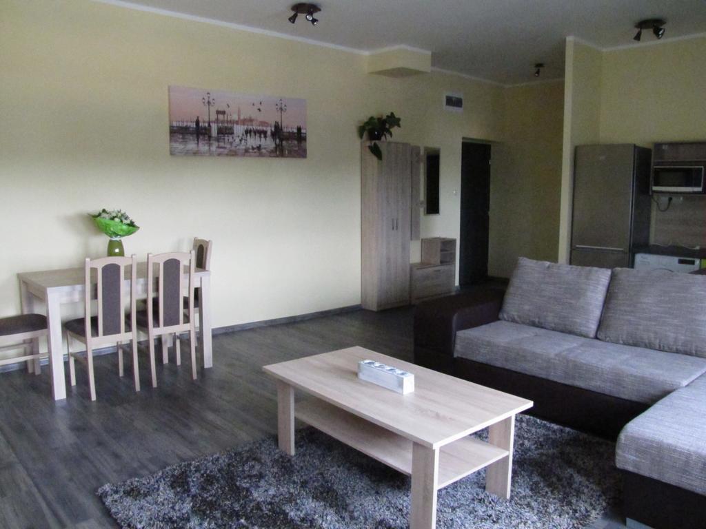 Hotel Hubert Nové Zámky Esterno foto