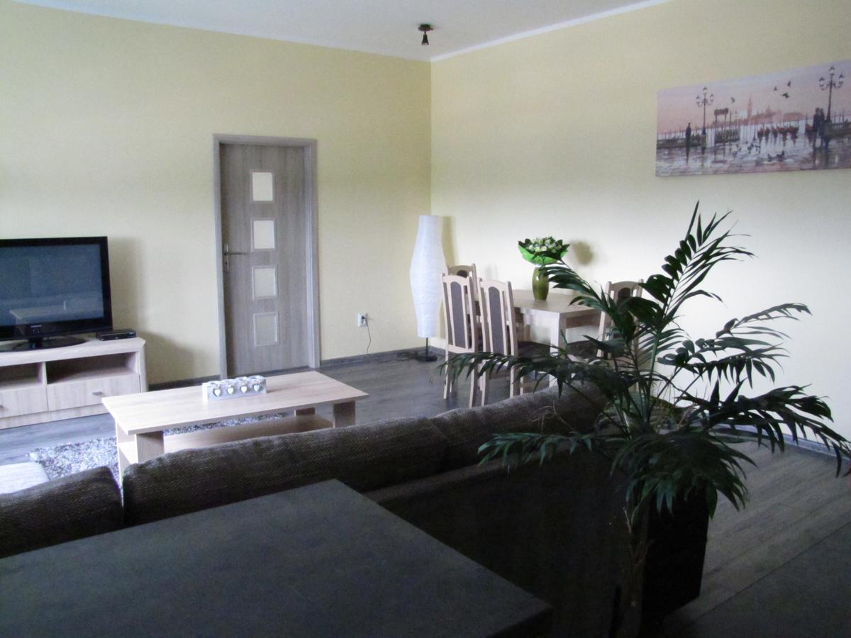 Hotel Hubert Nové Zámky Esterno foto