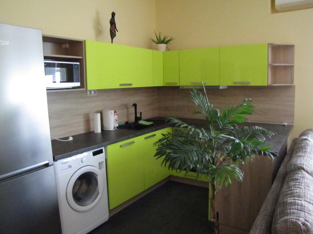 Hotel Hubert Nové Zámky Esterno foto
